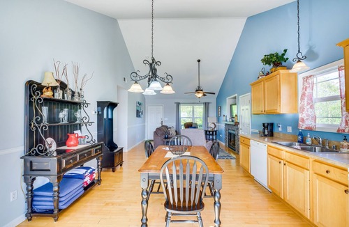 Taylorsville Cottage | Cozy Cottage in Taylorsville: Hot Tub & Lake Views