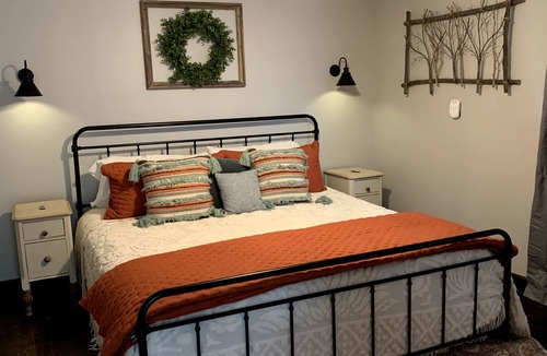 Shelbyville Other | Cozy cottage on beautiful Chickapoo Farm with amazing views.