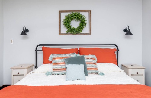 Shelbyville Other | Cozy cottage on beautiful Chickapoo Farm with amazing views.