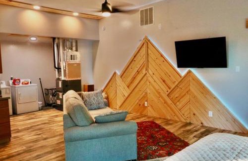 Lafayette County House | Cozy Country Cabin located outside of KC