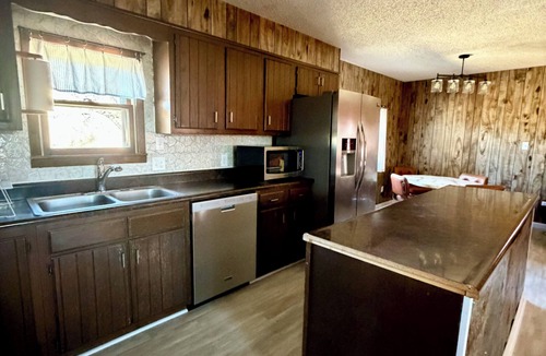 Grantville House | Cozy Country Home- Open Skies and Farmland view