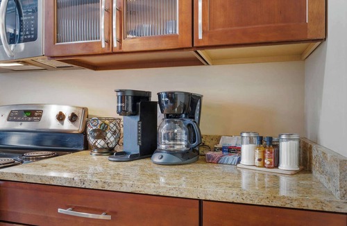 Downtown Louisville Apartment | Cozy Downtown Louisville Loft | Private Parking