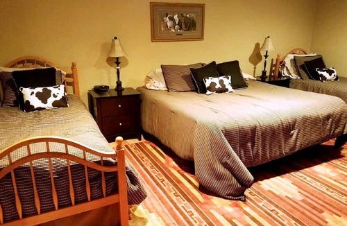 Montezuma Cabin | Cozy Family Accommodation for Five Guests in Montezuma, Iowa