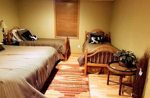 Montezuma Cabin | Cozy Family Accommodation for Five Guests in Montezuma, Iowa