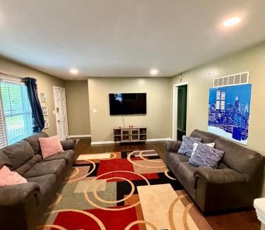 Raytown House | Cozy Family House 5 mins From Chiefs & Royals Stadium