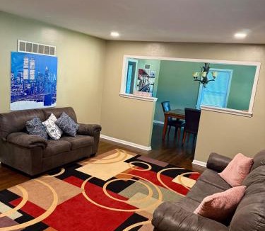 Raytown House | Cozy Family House 5 mins From Chiefs & Royals Stadium