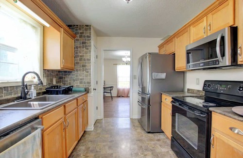 Clarksville House | Cozy Family Retreat Near Fort Campbell, Sleeps 8