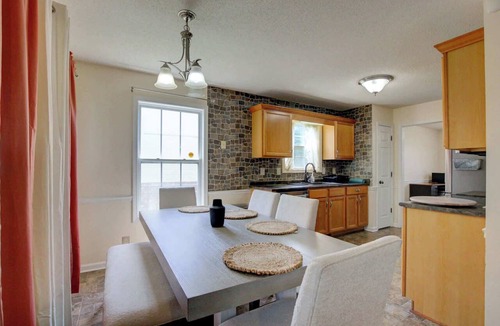 Clarksville House | Cozy Family Retreat Near Fort Campbell, Sleeps 8