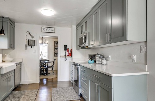 Circleville Cottage | Cozy Farmhouse-style Cottage by Mighty 5 Ntl Parks
