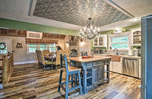 Branson House | Cozy glam Branson area private pool/hot tub
