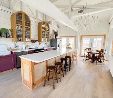 Elk City House | Cozy Glamping Barn - Sleeps up to 9 Near Route 66