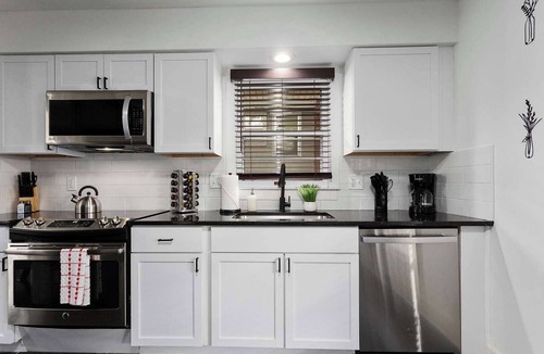 Lenexa House | Cozy Home + KingBeds| Fenced Yard