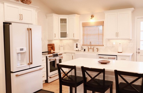 Hebron Estates House | Cozy Home Near Bourbon Trail, & KY Derby, Large Covered Patio, Fenced Backyard