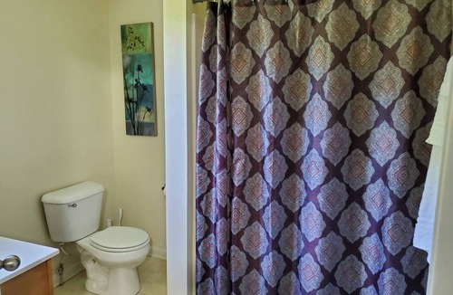 Shelbyville Apartment | Cozy Kentucky Retreat: King Bed Bourbon Trail Sleeps 4