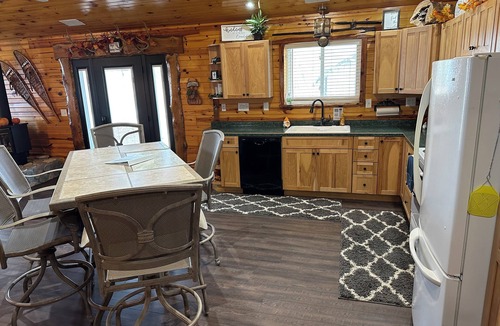 Butler County Cabin | Cozy lake cabin along the Platte River.