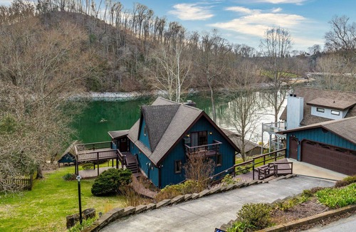 Piney Flats House | Cozy Lake house on Boone Lake with private dock