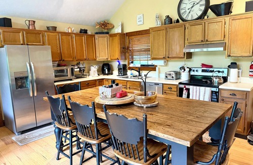 Caryville House | Cozy Lakefront home, private dock, minutes off I-75! kayaks & canoe! Water @dock