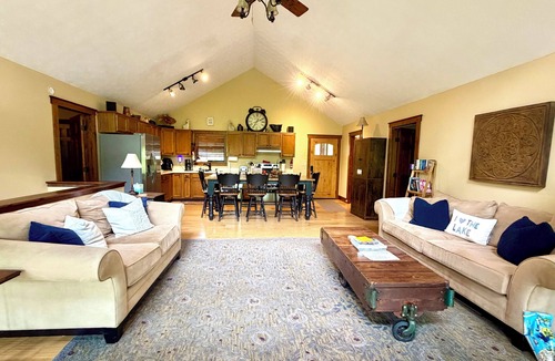 Caryville House | Cozy Lakefront home, private dock, minutes off I-75! kayaks & canoe! Water @dock