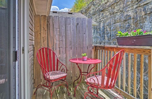 Branson Apartment | Cozy Modern Condo with Pool Access 3 Mi to Strip!