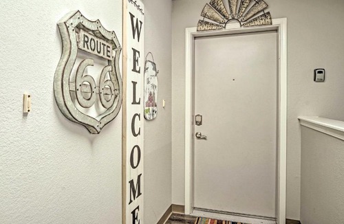 Branson Apartment | Cozy Modern Condo with Pool Access 3 Mi to Strip!
