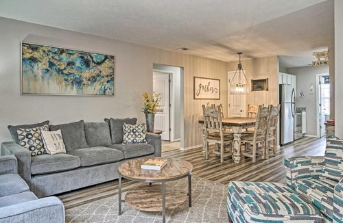 Branson Apartment | Cozy Modern Condo with Pool Access 3 Mi to Strip!