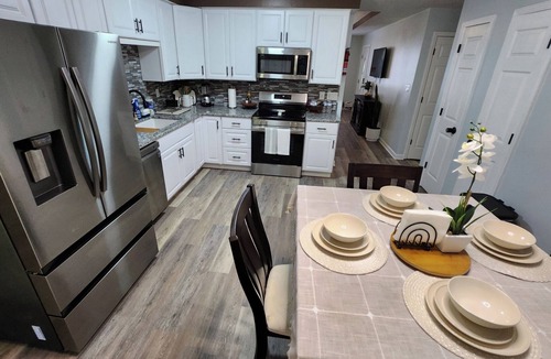 Clarksville House | Cozy Modern Home Retreat-fenced yard-pets welcome!