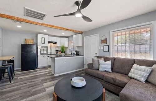 Biggs Field Apartment | Cozy Modern Retreat 2BR/1BA Near Fort Bliss