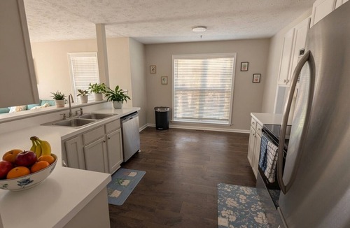 South View House | Cozy Pet Friendly Home in Hope Mills