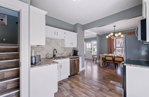 Morton Meadows House | Cozy Private BD + Desk, Central Omaha Near UNMC - Shared House