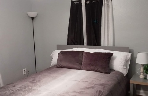 St. Louis House | Cozy, quiet comfortable, , close to air port, zoo,mall,resterant