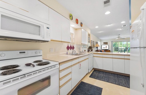 Branson Condo | Cozy Relaxing Holiday! Two Bedroom, 2 Bath Golf View Condo in Holiday Hills!