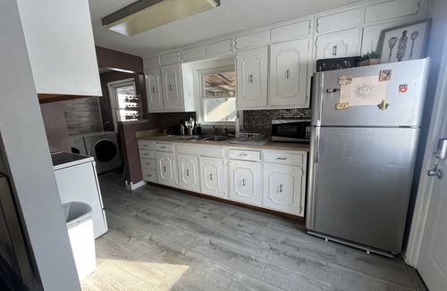 Manhattan Ski Chalet | Cozy Retreat in the Heart of MHK: Experience Elegant French-Inspired Chalet