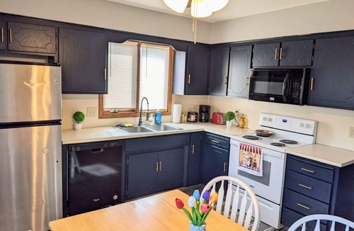 Pottawattamie County Apartment | Cozy Retreat Steps Away from Omaha's Heart