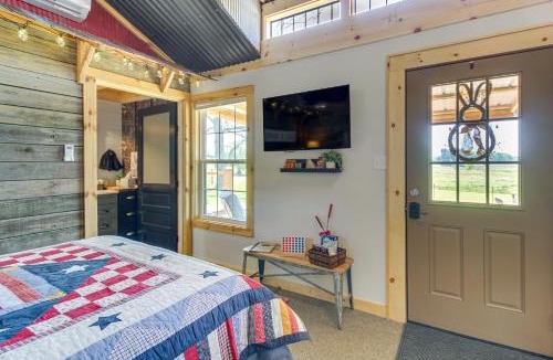 Curtis Apartment | Cozy Retreat w/Ponds, Kayaks & Fire Pit