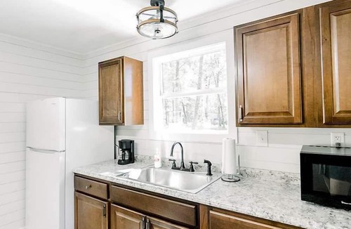 Owensville Cabin | Cozy Secluded Cabin near Owensville, Missouri - Ideal for a Relaxing Glamping Getaway with Your Loved One