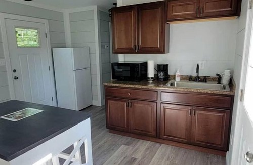 Owensville Cabin | Cozy Secluded Cabin near Owensville, Missouri - Ideal for a Relaxing Glamping Getaway with Your Loved One