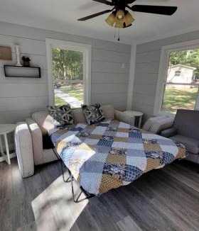 Owensville House | Cozy Secluded Cabin near Owensville, Missouri - Ideal for a Relaxing Glamping Getaway with Your Loved One