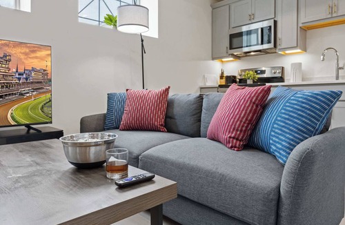 Downtown Louisville Apartment | Cozy studio in Louisville's historic med district