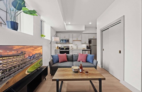 Downtown Louisville Apartment | Cozy studio in Louisville's historic med district