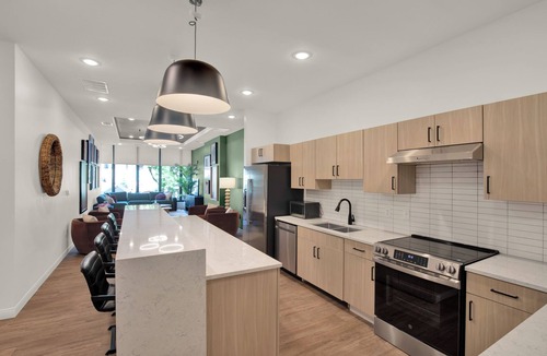 Pendleton Apartment | Cozy Sunlit 1BR | OTR | Pool, Gym, Workstation