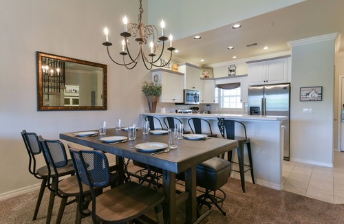 Branson Theater District Condo | Cozy Top-Floor Family Escape, Sleeps 8, Heart of Town, Booking Holiday Stays Now