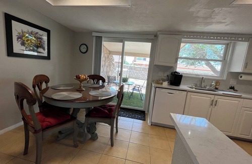 Biggs Field House | Cozy Townhome, 5 Min to Airport.