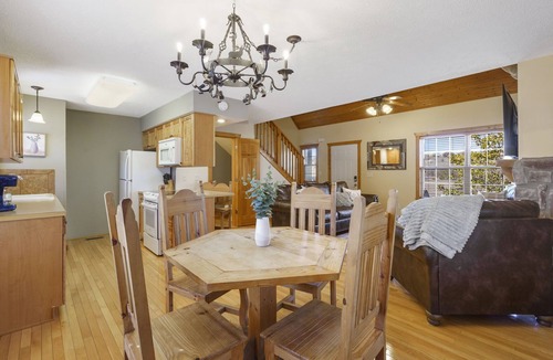 Reeds Spring House | Cozy Townhouse, Near Silver Dollar City, Screened Deck & Fireplace!
