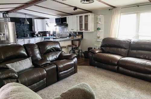 Fort Gibson House | Cozy two bedroom newly renovated with screened in porch -great for families!