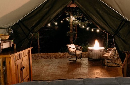 Branson House | Cozy Unique Glamping, Bedrock Ozark Mountain Adventure