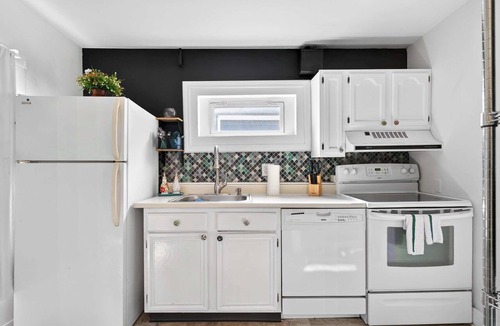 Clifton Apartment | Cozy unit in prime location for business stays!