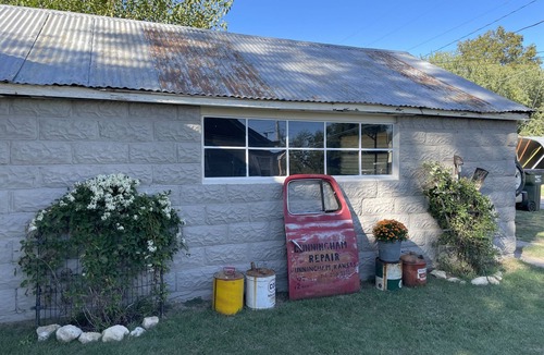 Cunningham House | Cozy up at Foxtrot Inn! Immaculate! Outdoor Grain Bin BBQ area! Dog friendly!