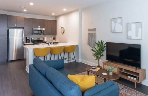 Central Business District Apartment | CozySuites Artistry Cincinnati
