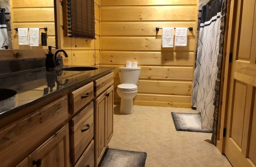 Greeneville Cabin | Creek Front luxury Cabin