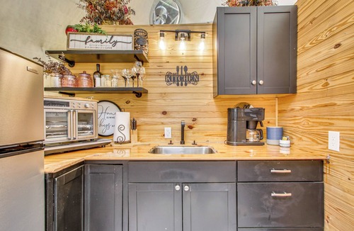 Rogersville Apartment | Creekside Glamping Dome in Rogersville w/Patio